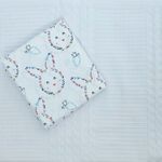 Casa si Gradina - Textile si covoare - Lenjerii de pat - Lenjerii copii - Set 2 piese patut Kotonia Home Bebe - pled gofrat alb si cearceaf pat ranforce - 120x150 cm, decor iepurasi - Infinity.ro