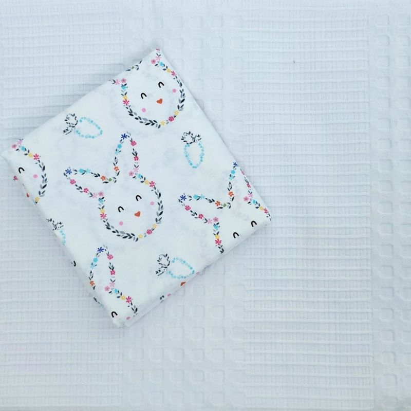 Casa si Gradina - Textile si covoare - Lenjerii de pat - Lenjerii copii - Set 2 piese patut Kotonia Home Bebe - pled gofrat alb si cearceaf pat ranforce - 120x150 cm, decor iepurasi - Infinity.ro