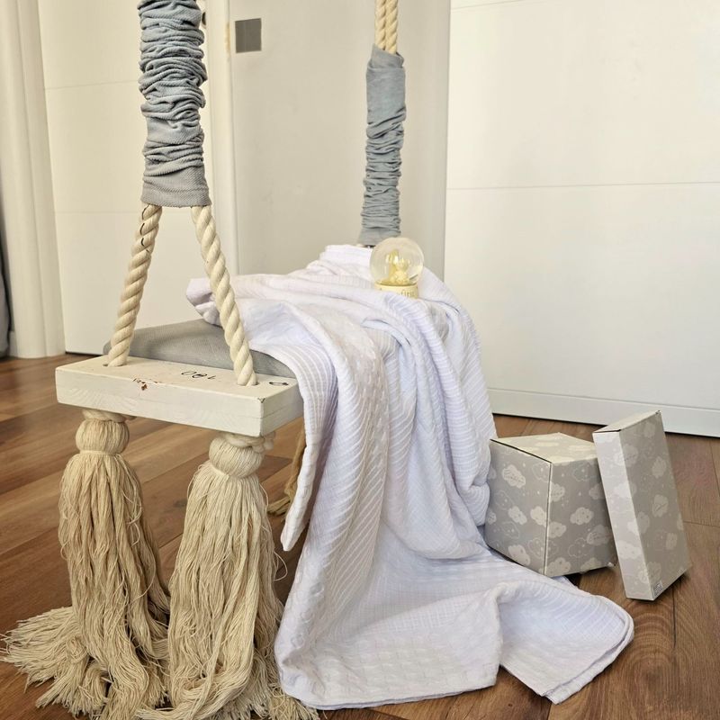 Casa si Gradina - Textile si covoare - Lenjerii de pat - Lenjerii copii - Set 2 piese patut Kotonia Home Bebe - pled gofrat alb si cearceaf pat ranforce - 120x150 cm, decor iepurasi - Infinity.ro