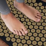 Ingrijire personala si Cosmetice - Sanatate si wellness - Articole wellness - Aparate si dispozitive de masaj - Saltea de acupresura cu perna, Rebel Active, 110x42cm, 336 varfuri, multicolor - Infinity.ro