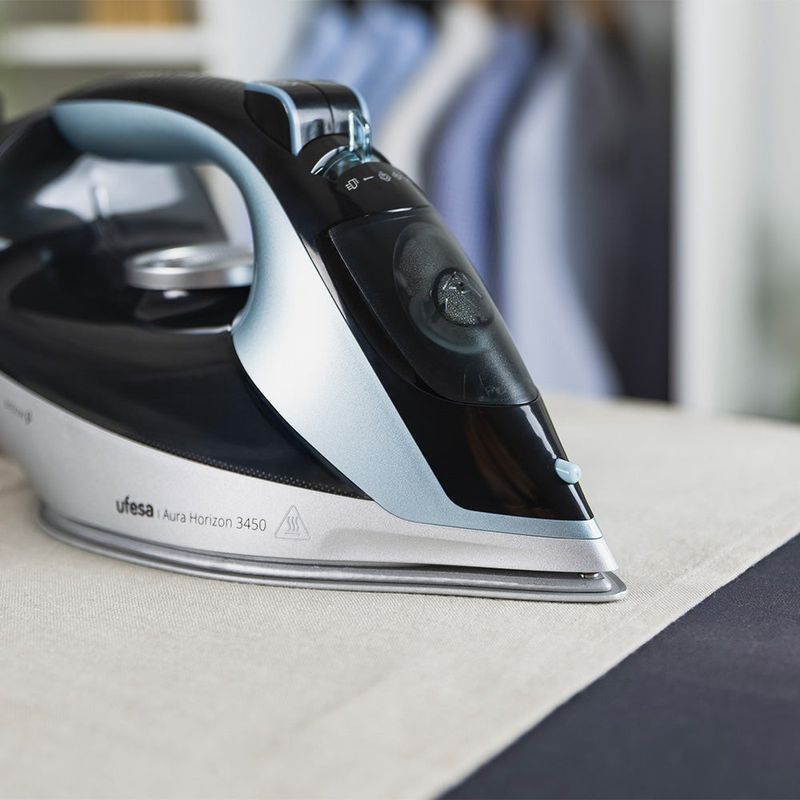 Electronice si Electrocasnice - Ingrijirea tesaturilor - Fiare de calcat - Fier de calcat Ufesa Aura Horizon, Talpa Ceramica Ultra-Alunecare, Jet de Abur 240g, 3450W, Negru - Infinity.ro