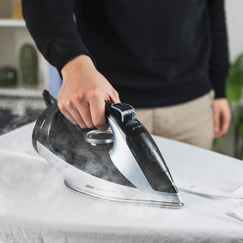Electronice si Electrocasnice - Ingrijirea tesaturilor - Fiare de calcat - Fier de calcat Ufesa Aura Horizon, Talpa Ceramica Ultra-Alunecare, Jet de Abur 240g, 3450W, Negru - Infinity.ro