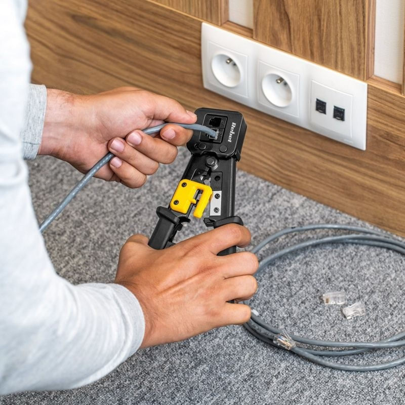 Casa si Gradina - Constructii - Scule de mana si unelte - Clesti si patenti - Cleste sertizare RJ45 RJ12 RJ11 RJ 6P RJ 8P + cutit pentru dezizolare REBEL RB-1007 - Infinity.ro