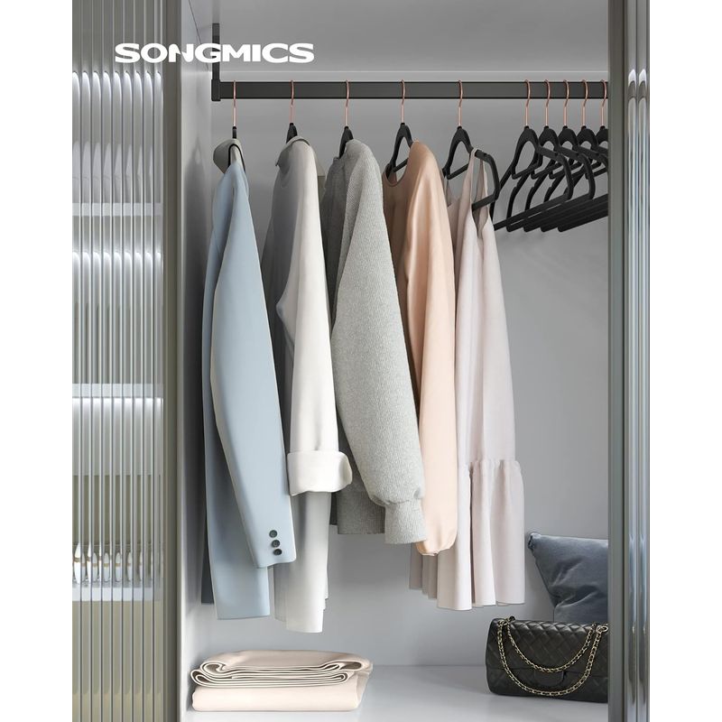 Casa si Gradina - Mobilier - Organizare si depozitare - Umerase si valeti - Set de 50 de umerase pentru haine, anti-alunecare cu catifea, bara de cravata si carlig pivotant, 43,5 cm, negru - Infinity.ro
