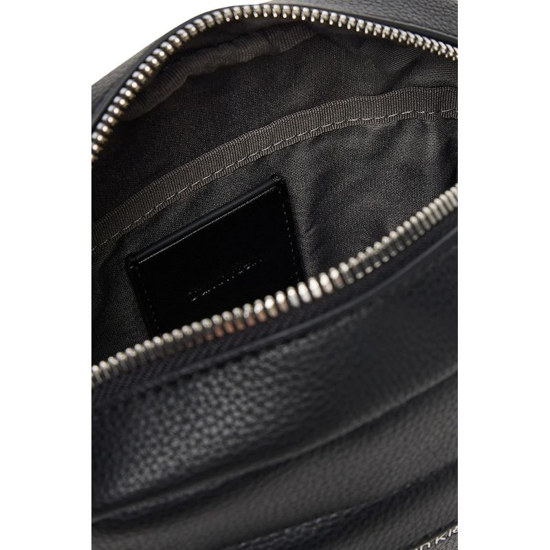 Fashion, accesorii si bijuterii - Barbati - Accesorii barbati - Genti si rucsacuri barbati - Geanta Crossbody Calvin Klein LV04D3160G Negru 25 x 18 x 6 cm - Infinity.ro