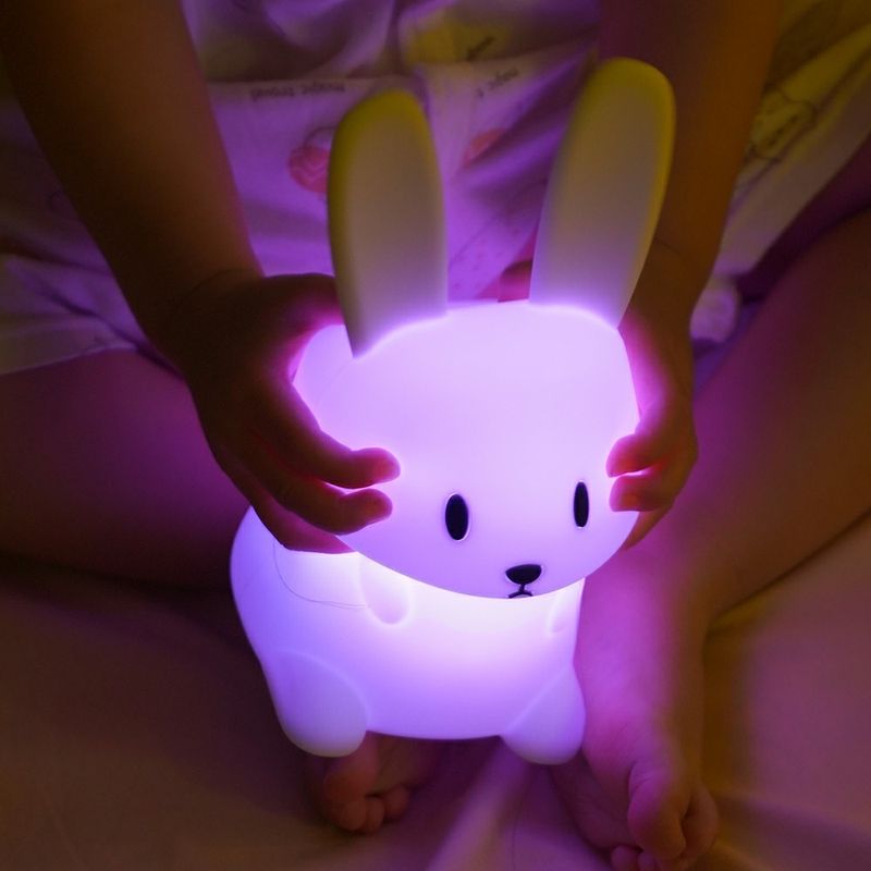 Casa si Gradina - Corpuri si surse de iluminat - Veioze si lampi - Lampi de veghe copii - Lampa de veghe portabila cu 7 culori LED, temporizator 3 ore, silicon BPA-free, reincarcabila USB, touch-control - Infinity.ro