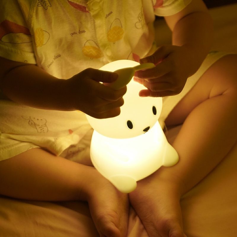 Casa si Gradina - Corpuri si surse de iluminat - Veioze si lampi - Lampi de veghe copii - Lampa de veghe portabila cu 7 culori LED, temporizator 3 ore, silicon BPA-free, reincarcabila USB, touch-control - Infinity.ro