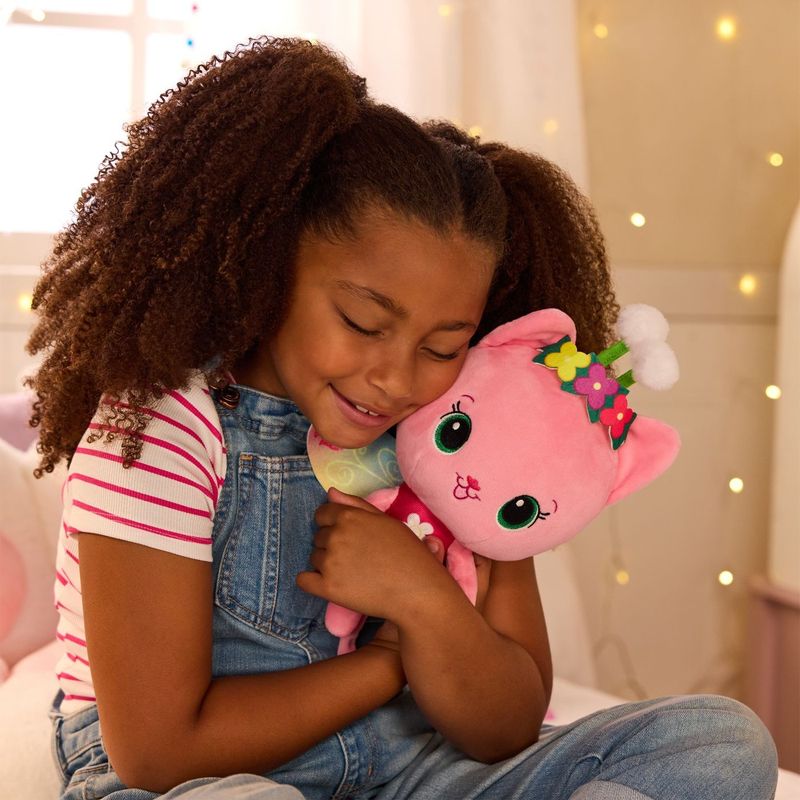 Jucarii, Copii si Bebe - Jucarii si jocuri - Jucarii de plus - GABBYS DOLLHOUSE FAIRYLANDIA ZANA PISICUTA DE PLUS INTERACTIVA - Infinity.ro