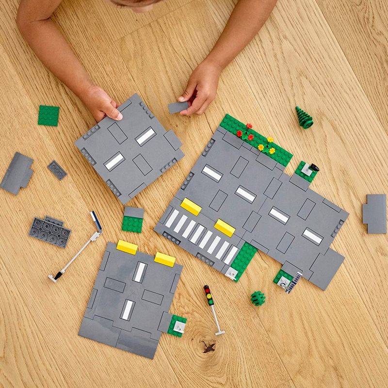 Jucarii, Copii si Bebe - Jucarii si jocuri - Seturi de constructie si cuburi - Seturi de constructie - LEGO CITY  PLACI DE DRUM 60304 - Infinity.ro