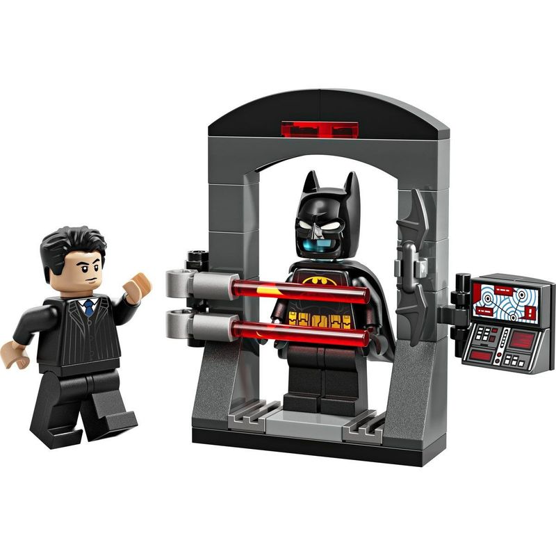Jucarii, Copii si Bebe - Jucarii si jocuri - Seturi de constructie si cuburi - Seturi de constructie - LEGO SUPER HEROES BATMAN BRUCE WAYNE SI BATCOSTUMUL 30726 - Infinity.ro
