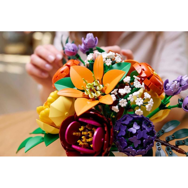 Jucarii, Copii si Bebe - Jucarii si jocuri - Seturi de constructie si cuburi - Seturi de constructie - LEGO BOTANICALS  ARANJAMENT FLORAL 10345 - Infinity.ro