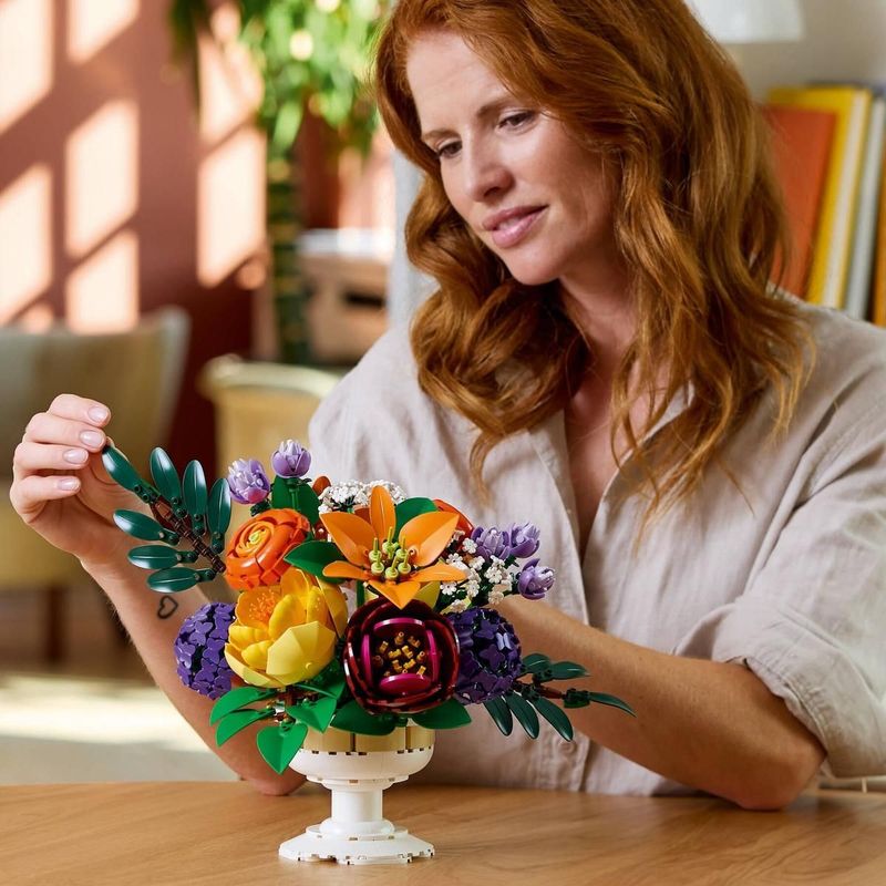Jucarii, Copii si Bebe - Jucarii si jocuri - Seturi de constructie si cuburi - Seturi de constructie - LEGO BOTANICALS  ARANJAMENT FLORAL 10345 - Infinity.ro