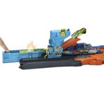 Jucarii, Copii si Bebe - Jucarii si jocuri - Vehicule si jucarii cu telecomanda - Masinute - HOT WHEELS CITY TRANSFORMAREA GARAJULUI DE CASCADORII CU MASINUTA INCLUSA - Infinity.ro