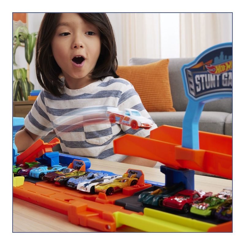 Jucarii, Copii si Bebe - Jucarii si jocuri - Vehicule si jucarii cu telecomanda - Masinute - HOT WHEELS CITY TRANSFORMAREA GARAJULUI DE CASCADORII CU MASINUTA INCLUSA - Infinity.ro