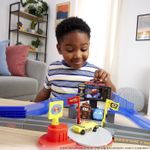 Jucarii, Copii si Bebe - Jucarii si jocuri - Vehicule si jucarii cu telecomanda - Masinute - CARS SET DE JOACA PISTA DE CURSE PISTON CUP CU MASINUTA INCLUSA - Infinity.ro