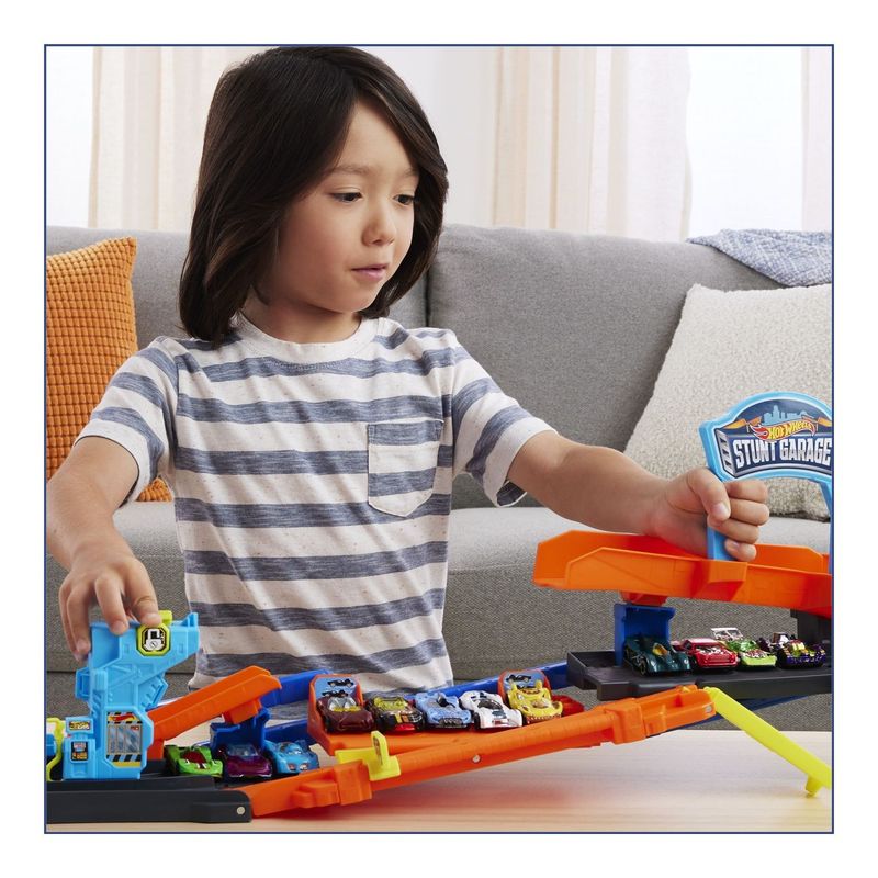 Jucarii, Copii si Bebe - Jucarii si jocuri - Vehicule si jucarii cu telecomanda - Masinute - HOT WHEELS CITY TRANSFORMAREA GARAJULUI DE CASCADORII CU MASINUTA INCLUSA - Infinity.ro