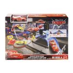 Jucarii, Copii si Bebe - Jucarii si jocuri - Vehicule si jucarii cu telecomanda - Masinute - CARS SET DE JOACA PISTA DE CURSE PISTON CUP CU MASINUTA INCLUSA - Infinity.ro