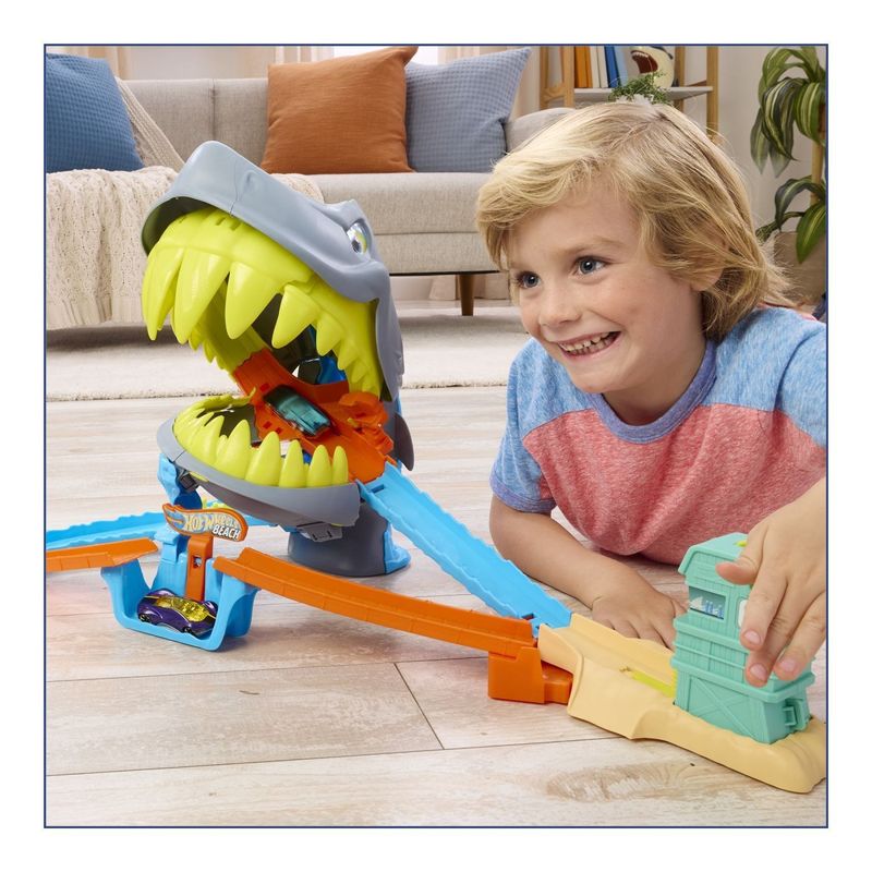 Jucarii, Copii si Bebe - Jucarii si jocuri - Vehicule si jucarii cu telecomanda - Masinute - HOT WHEELS CITY PISTA DE CURSE PLAJA RECHINULUI CHOMP CU MASINUTA INCLUSA - Infinity.ro
