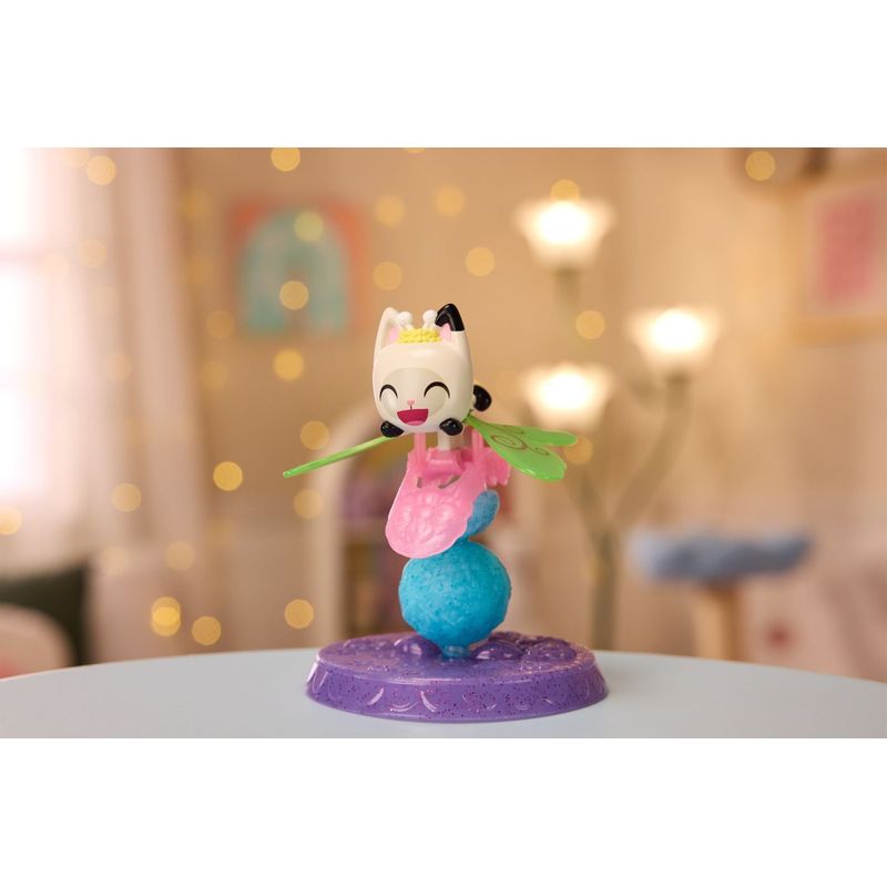 Jucarii, Copii si Bebe - Jucarii si jocuri - Figurine - GABBYS DOLLHOUSE FAIRYLANDIA INEL DE ZANA CU FIGURINA PANDY PAWS - Infinity.ro