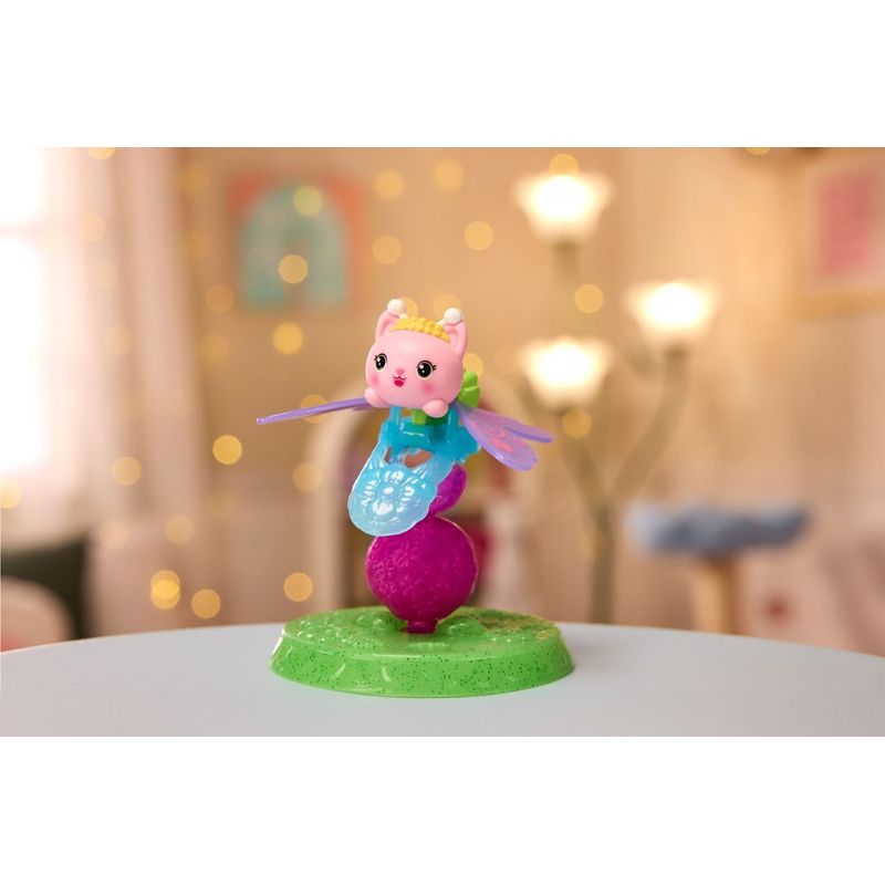 Jucarii, Copii si Bebe - Jucarii si jocuri - Figurine - GABBYS DOLLHOUSE FAIRYLANDIA INEL DE ZANA CU FIGURINA KITTY FAIRY - Infinity.ro