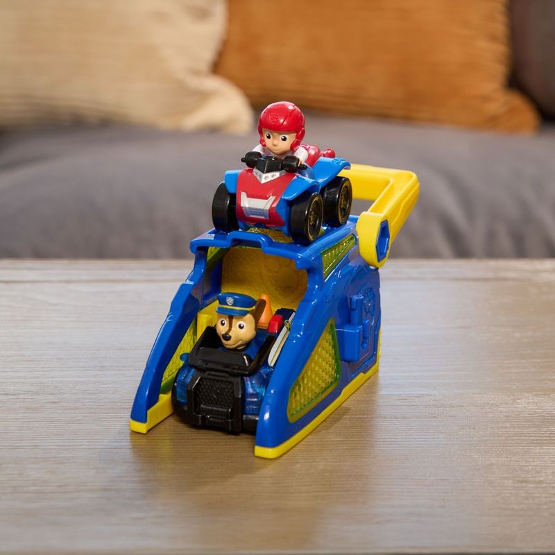 Jucarii, Copii si Bebe - Jucarii si jocuri - Figurine - PATRULA CATELUSILOR SET FIGURINA CHASE SI VEHICUL CU LANSATOR - Infinity.ro