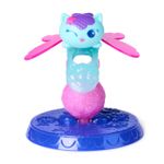 Jucarii, Copii si Bebe - Jucarii si jocuri - Figurine - GABBYS DOLLHOUSE FAIRYLANDIA INEL DE ZANA CU FIGURINA MERCAT - Infinity.ro