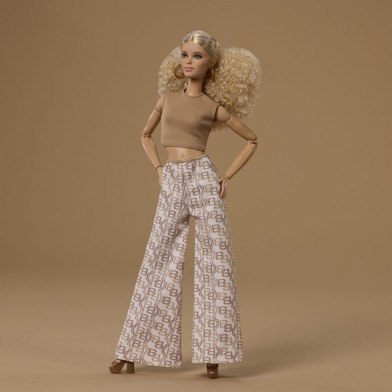 Jucarii, Copii si Bebe - Jucarii si jocuri - Papusi si accesorii - Papusi - BARBIE SIGNATURE PAPUSA BARBIE BASIC MODEL 07 BLONDA - Infinity.ro