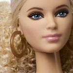 Jucarii, Copii si Bebe - Jucarii si jocuri - Papusi si accesorii - Papusi - BARBIE SIGNATURE PAPUSA BARBIE BASIC MODEL 07 BLONDA - Infinity.ro