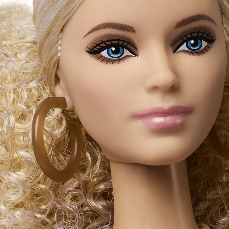 Jucarii, Copii si Bebe - Jucarii si jocuri - Papusi si accesorii - Papusi - BARBIE SIGNATURE PAPUSA BARBIE BASIC MODEL 07 BLONDA - Infinity.ro