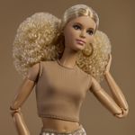 Jucarii, Copii si Bebe - Jucarii si jocuri - Papusi si accesorii - Papusi - BARBIE SIGNATURE PAPUSA BARBIE BASIC MODEL 07 BLONDA - Infinity.ro