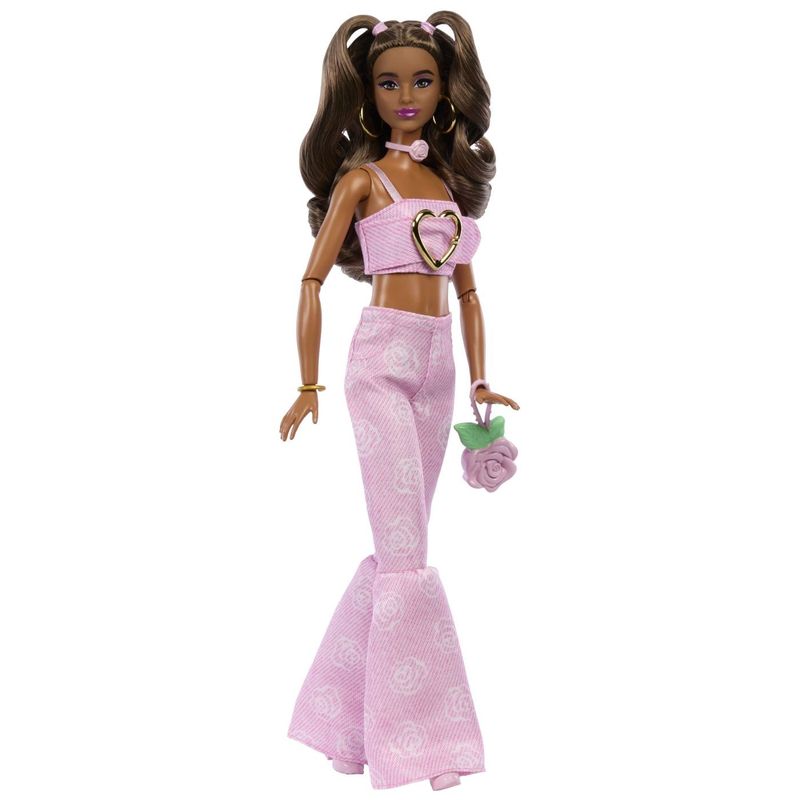 Jucarii, Copii si Bebe - Jucarii si jocuri - Papusi si accesorii - Papusi - BARBIE DELUXE STYLE PAPUSA BARBIE BLUGI EVAZATI - Infinity.ro
