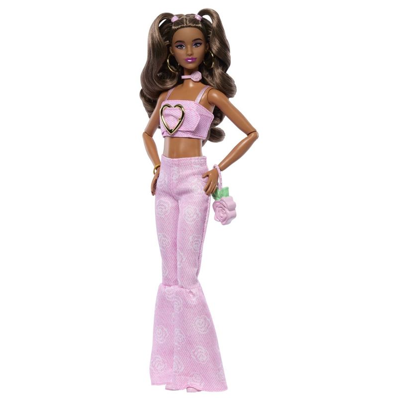 Jucarii, Copii si Bebe - Jucarii si jocuri - Papusi si accesorii - Papusi - BARBIE DELUXE STYLE PAPUSA BARBIE BLUGI EVAZATI - Infinity.ro