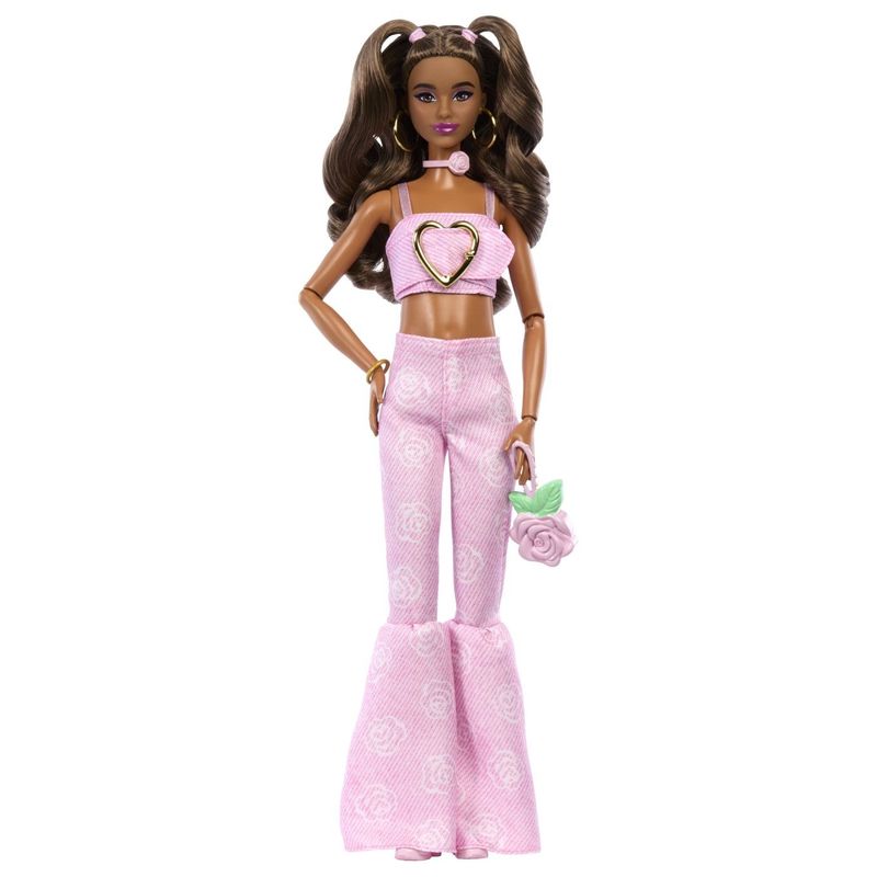 Jucarii, Copii si Bebe - Jucarii si jocuri - Papusi si accesorii - Papusi - BARBIE DELUXE STYLE PAPUSA BARBIE BLUGI EVAZATI - Infinity.ro