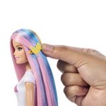 Jucarii, Copii si Bebe - Jucarii si jocuri - Papusi si accesorii - Papusi - BARBIE SET PAPUSA BARBIE CU PAR STRALUCITOR CURCUBEU SI ACCESORII - Infinity.ro