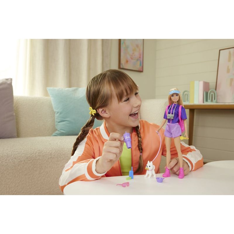 Jucarii, Copii si Bebe - Jucarii si jocuri - Papusi si accesorii - Papusi - BARBIE FAMILY AND FRIENDS SET PAPUSA BARBIE MALIBU SI ACCESORII AVENTURI IN AER LIBER - Infinity.ro