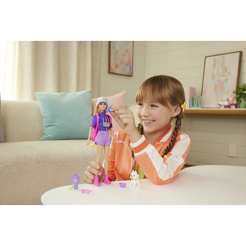 Jucarii, Copii si Bebe - Jucarii si jocuri - Papusi si accesorii - Papusi - BARBIE FAMILY AND FRIENDS SET PAPUSA BARBIE MALIBU SI ACCESORII AVENTURI IN AER LIBER - Infinity.ro