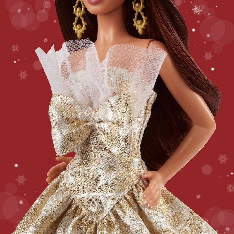 Jucarii, Copii si Bebe - Jucarii si jocuri - Papusi si accesorii - Papusi - BARBIE SIGNATURE PAPUSA BARBIE BRUNETA DE SARBATORI 2025 - Infinity.ro