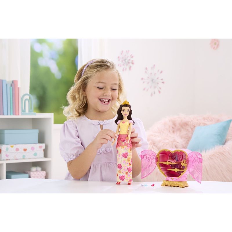 Jucarii, Copii si Bebe - Jucarii si jocuri - Papusi si accesorii - Papusi - DISNEY PRINCESS JEWEL REVEAL PAPUSA BELLE - Infinity.ro