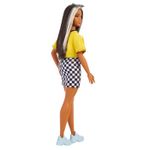 Jucarii, Copii si Bebe - Jucarii si jocuri - Papusi si accesorii - Papusi - PAPUSA BARBIE FASHIONISTA BRUNETA CU SUVITE BLONDE - Infinity.ro