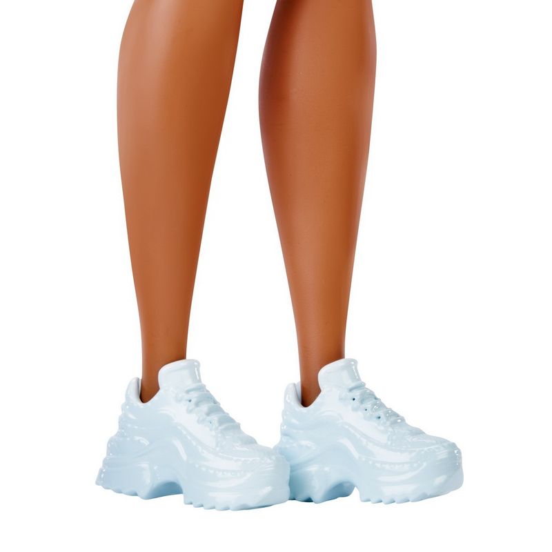 Jucarii, Copii si Bebe - Jucarii si jocuri - Papusi si accesorii - Papusi - PAPUSA BARBIE FASHIONISTA BRUNETA CU SUVITE BLONDE - Infinity.ro