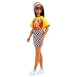Jucarii, Copii si Bebe - Jucarii si jocuri - Papusi si accesorii - Papusi - PAPUSA BARBIE FASHIONISTA BRUNETA CU SUVITE BLONDE - Infinity.ro