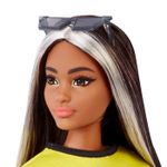 Jucarii, Copii si Bebe - Jucarii si jocuri - Papusi si accesorii - Papusi - PAPUSA BARBIE FASHIONISTA BRUNETA CU SUVITE BLONDE - Infinity.ro