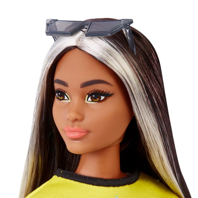 Jucarii, Copii si Bebe - Jucarii si jocuri - Papusi si accesorii - Papusi - PAPUSA BARBIE FASHIONISTA BRUNETA CU SUVITE BLONDE - Infinity.ro