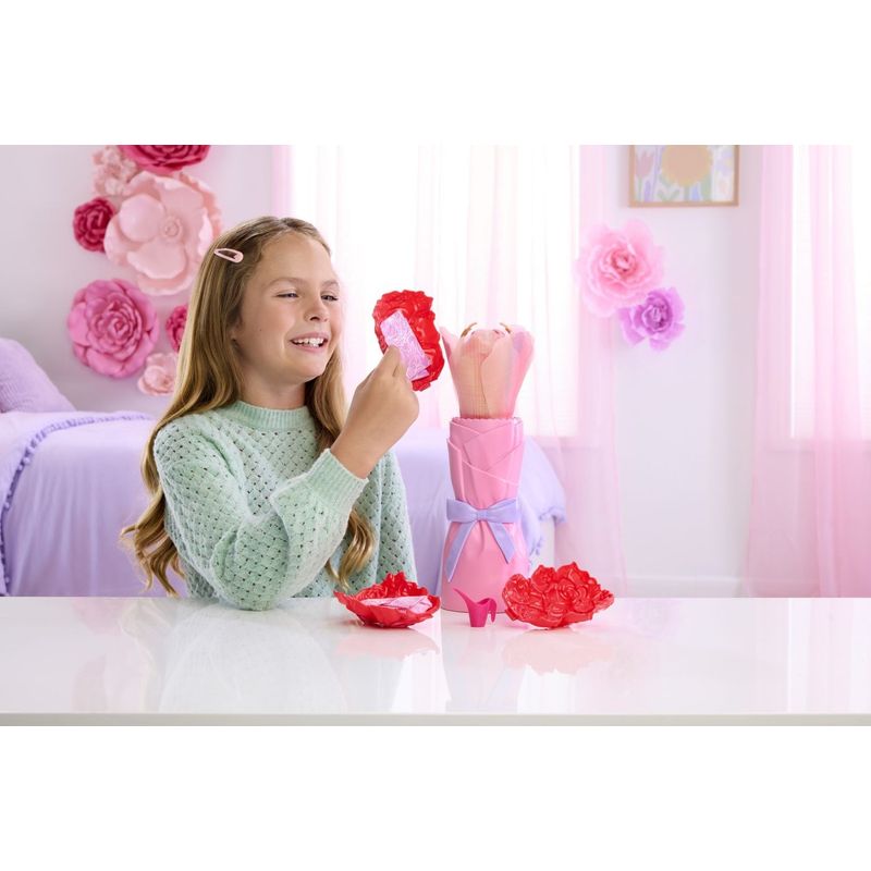Jucarii, Copii si Bebe - Jucarii si jocuri - Papusi si accesorii - Papusi - BARBIE PETAL POP SET PAPUSA BARBIE TRANDAFIR ROSU SI ACCESORII - Infinity.ro