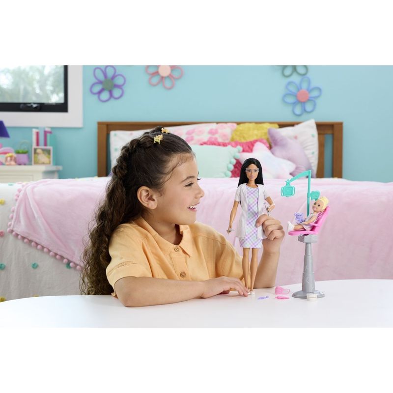 Jucarii, Copii si Bebe - Jucarii si jocuri - Papusi si accesorii - Papusi - BARBIE SET DE JOACA PAPUSA BARBIE BRUNETA FACE CARIERA DENTIST - Infinity.ro