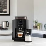 Electronice si Electrocasnice - Electrocasnice bucatarie - Preparare bauturi - Espressoare - Espressor automat Krups Arabica Latte EA819N10, 1450 W, 15 bari, 1.7 L, display, accesoriu pentru lapte, negru - Infinity.ro