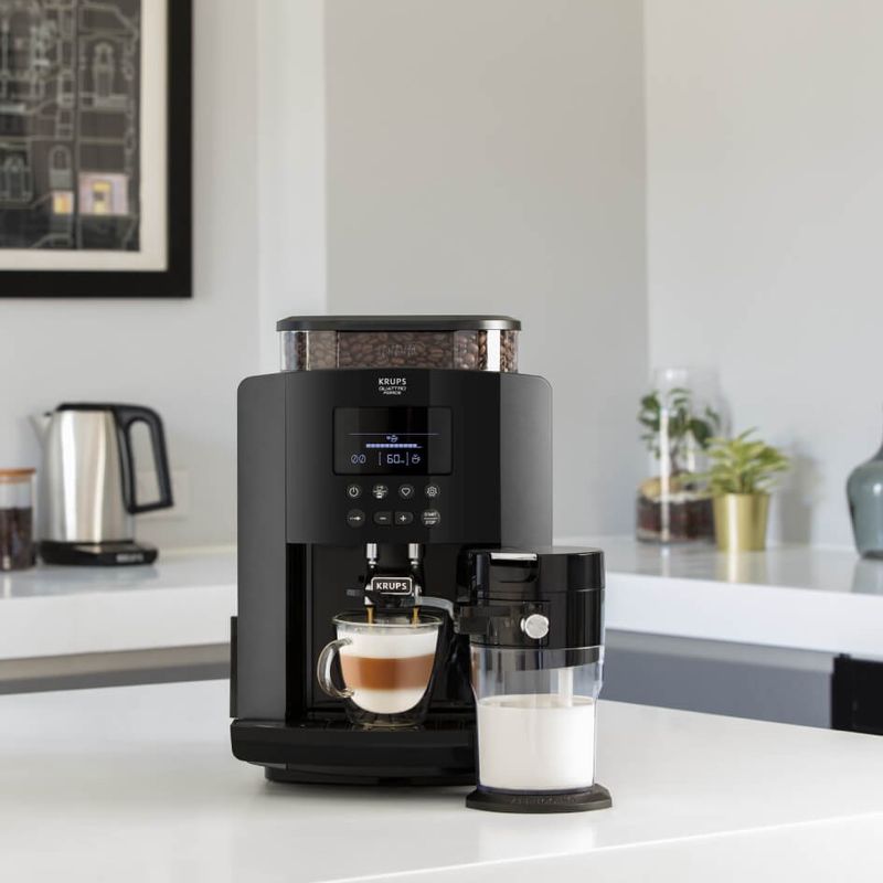 Electronice si Electrocasnice - Electrocasnice bucatarie - Preparare bauturi - Espressoare - Espressor automat Krups Arabica Latte EA819N10, 1450 W, 15 bari, 1.7 L, display, accesoriu pentru lapte, negru - Infinity.ro