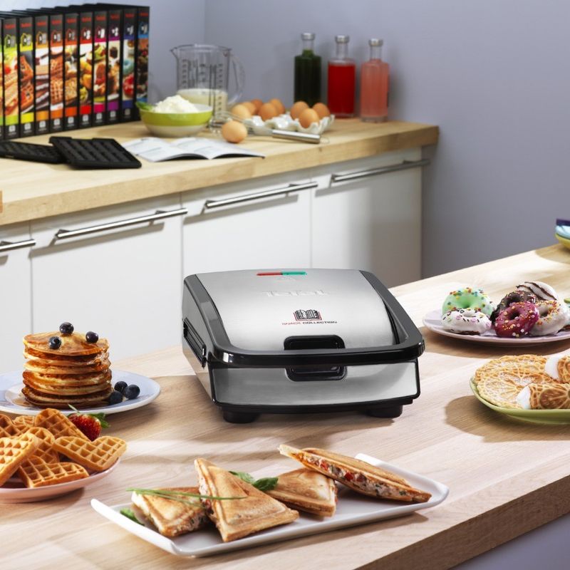 Electronice si Electrocasnice - Electrocasnice bucatarie - Preparare paine - Sandwich-maker - Sandwich maker multifunctional Snack Collection SW852D12, 700 W, 2 seturi de placi, sandwich si vafe, negru /argintiu - Infinity.ro