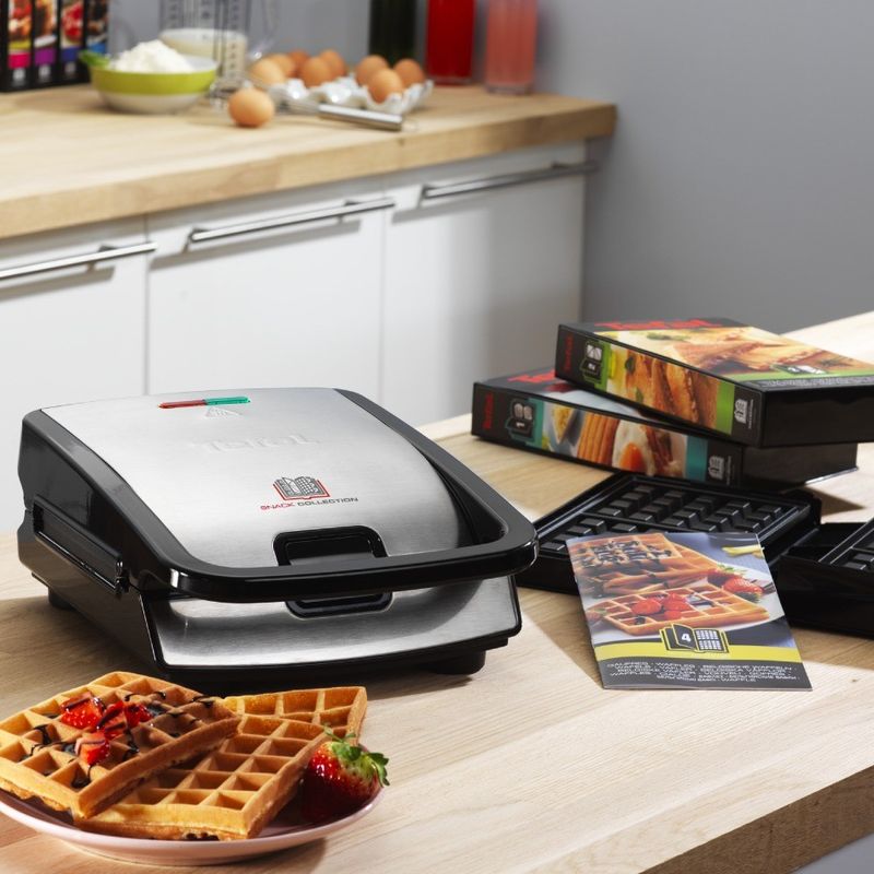 Electronice si Electrocasnice - Electrocasnice bucatarie - Preparare paine - Sandwich-maker - Sandwich maker multifunctional Snack Collection SW852D12, 700 W, 2 seturi de placi, sandwich si vafe, negru /argintiu - Infinity.ro