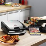 Electronice si Electrocasnice - Electrocasnice bucatarie - Preparare paine - Sandwich-maker - Sandwich maker multifunctional Snack Collection SW852D12, 700 W, 2 seturi de placi, sandwich si vafe, negru /argintiu - Infinity.ro